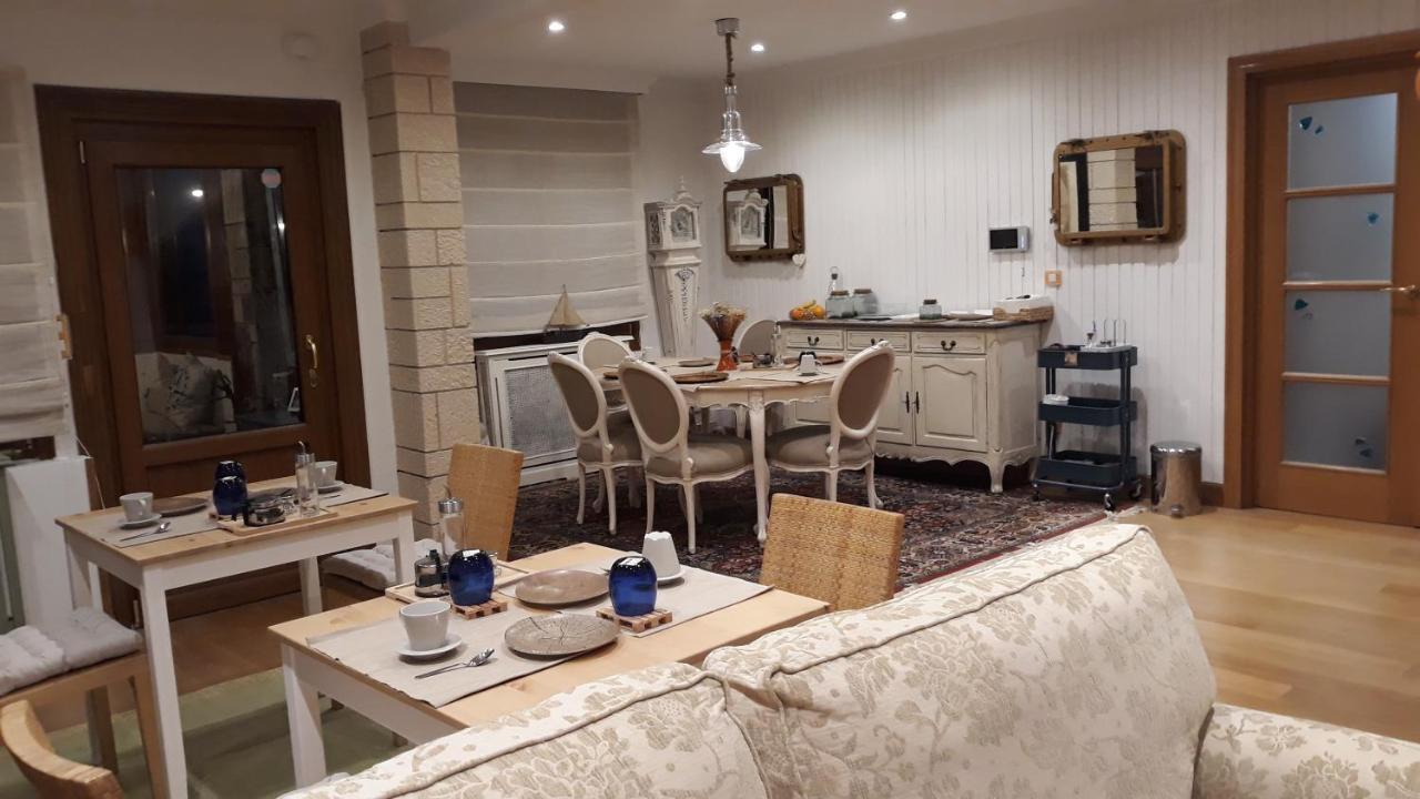 Kostanalu Rooms เปลนท์เซีย ภายนอก รูปภาพ